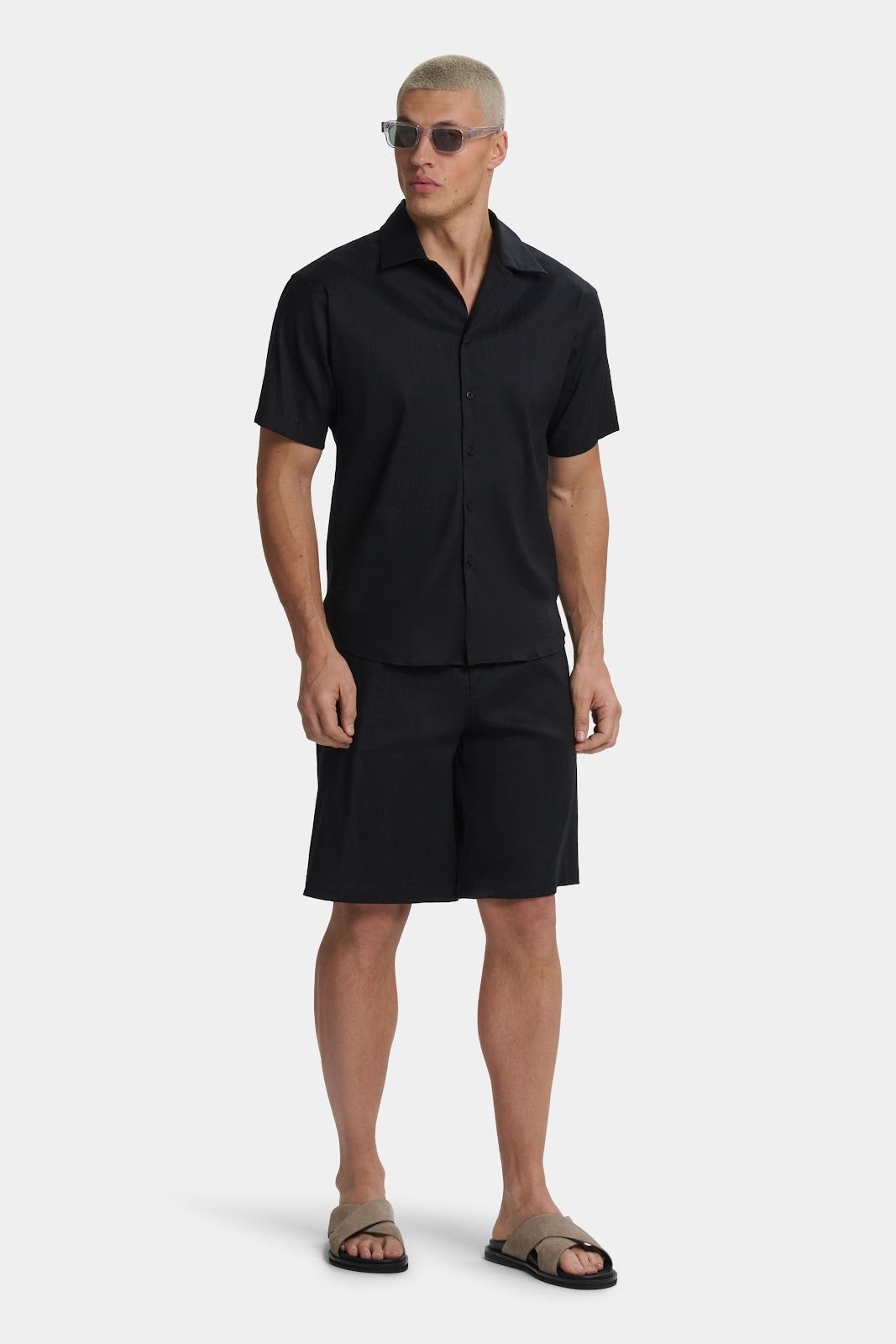 LOS PANTALONES CORTOS DE LINO