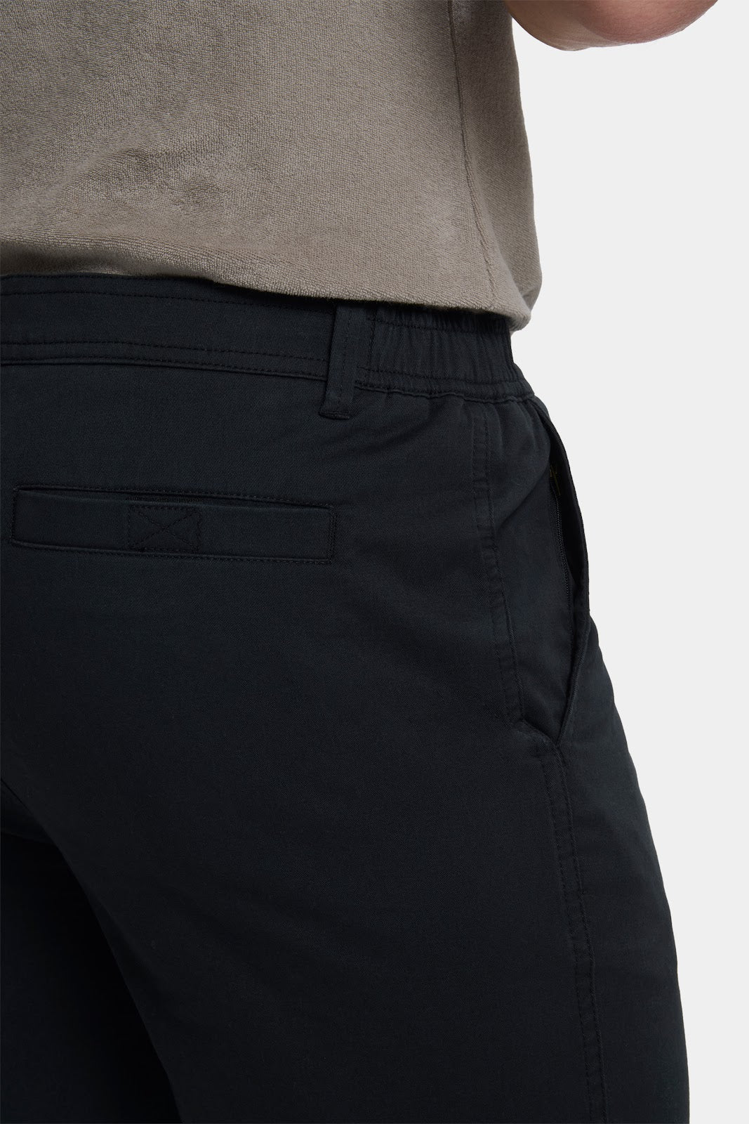 PANTALON CORTO ENTALLADO