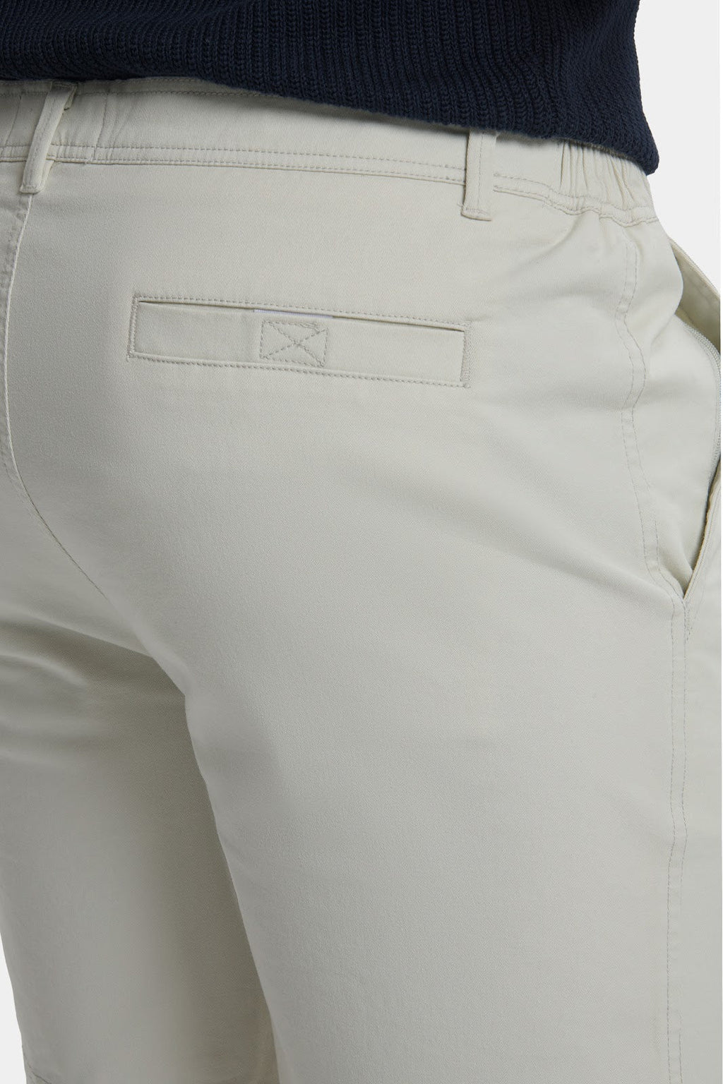 PANTALON CORTO ENTALLADO