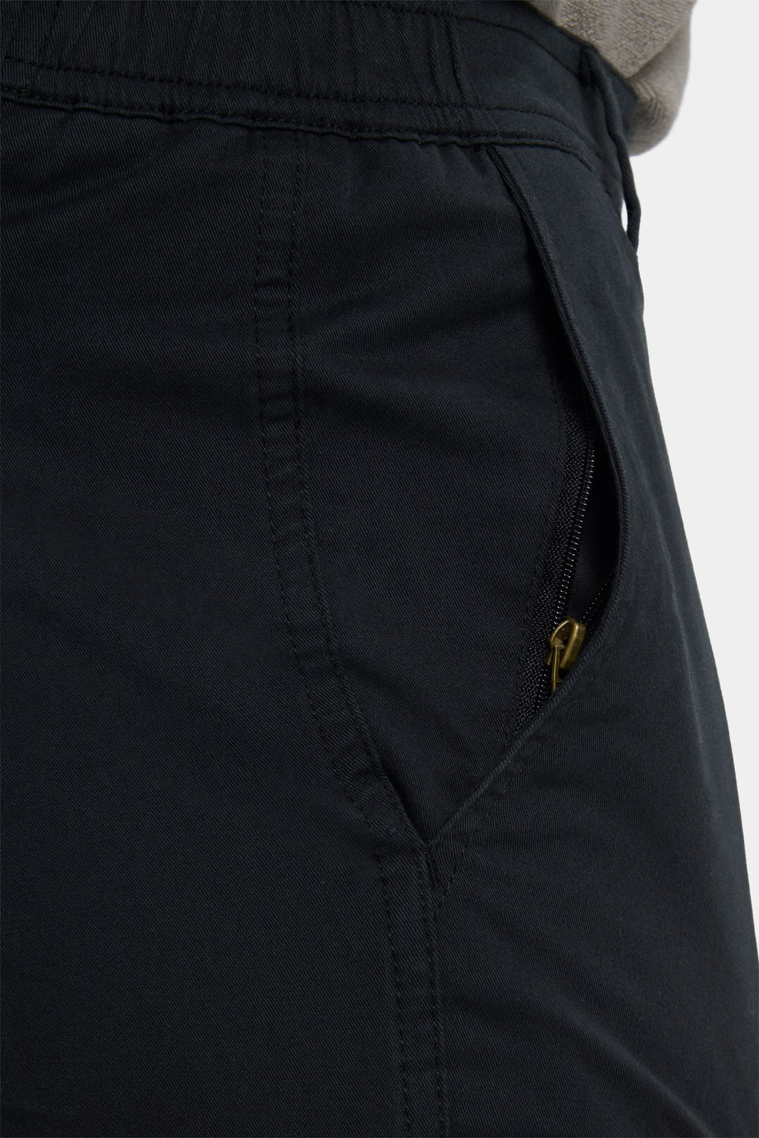 PANTALON CORTO ENTALLADO