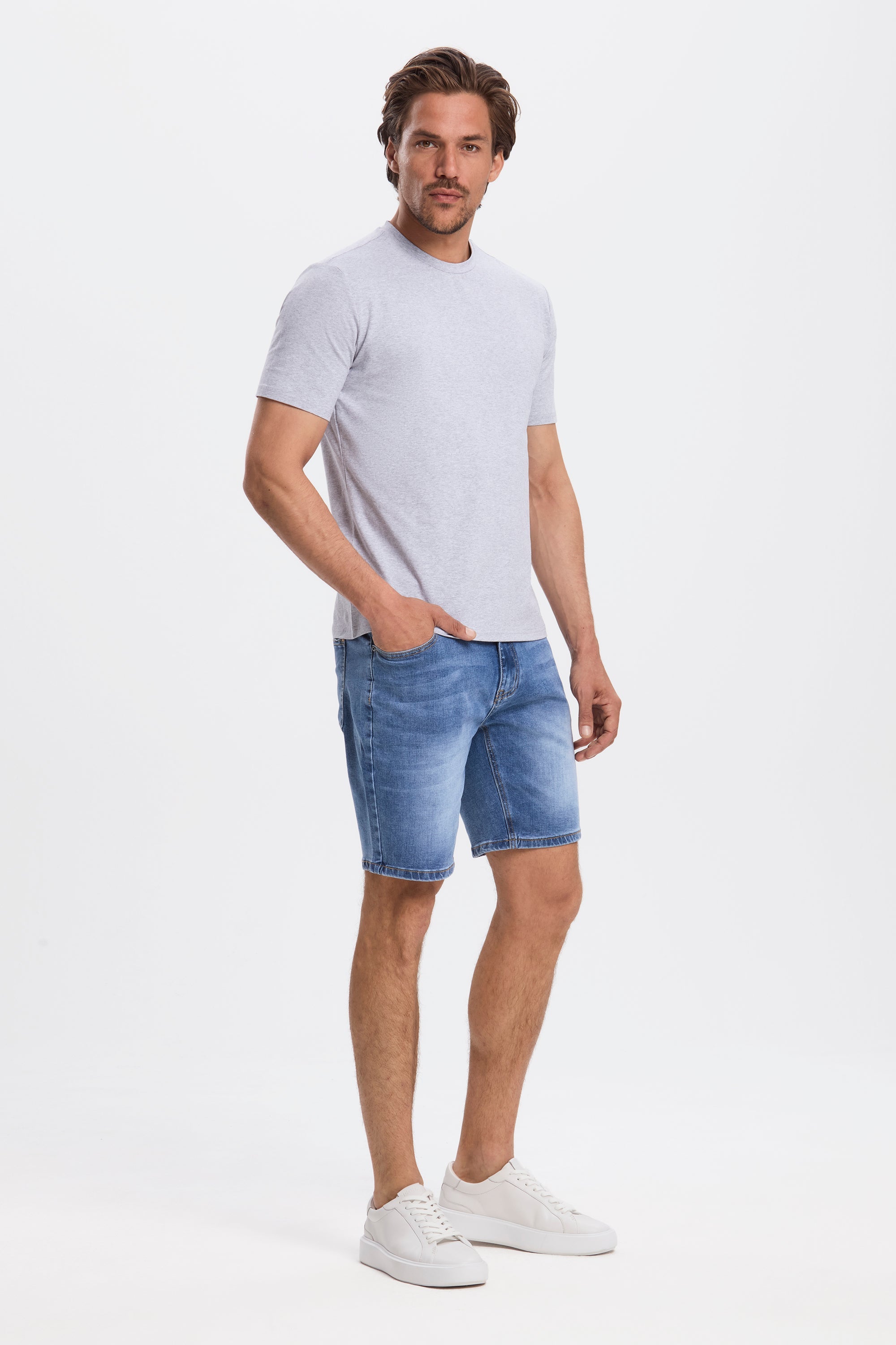 LOS PANTALONES CORTOS