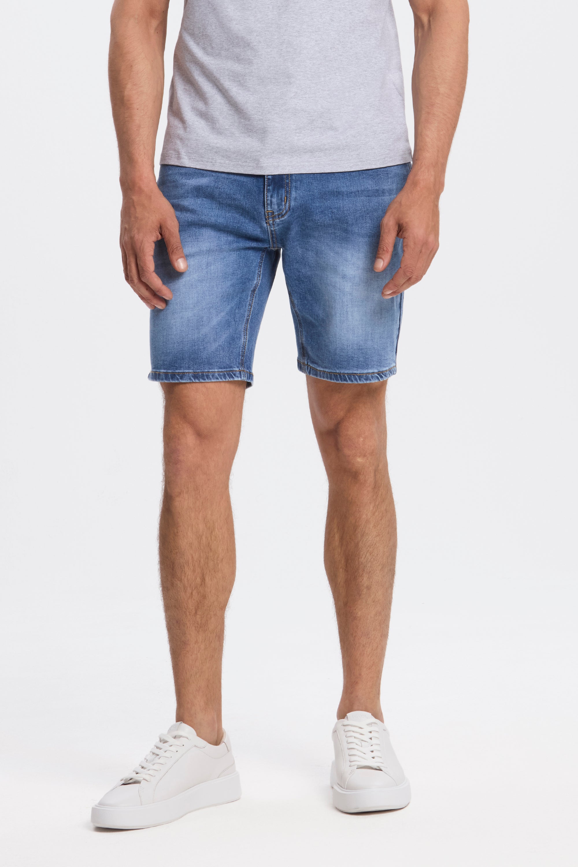 LOS PANTALONES CORTOS