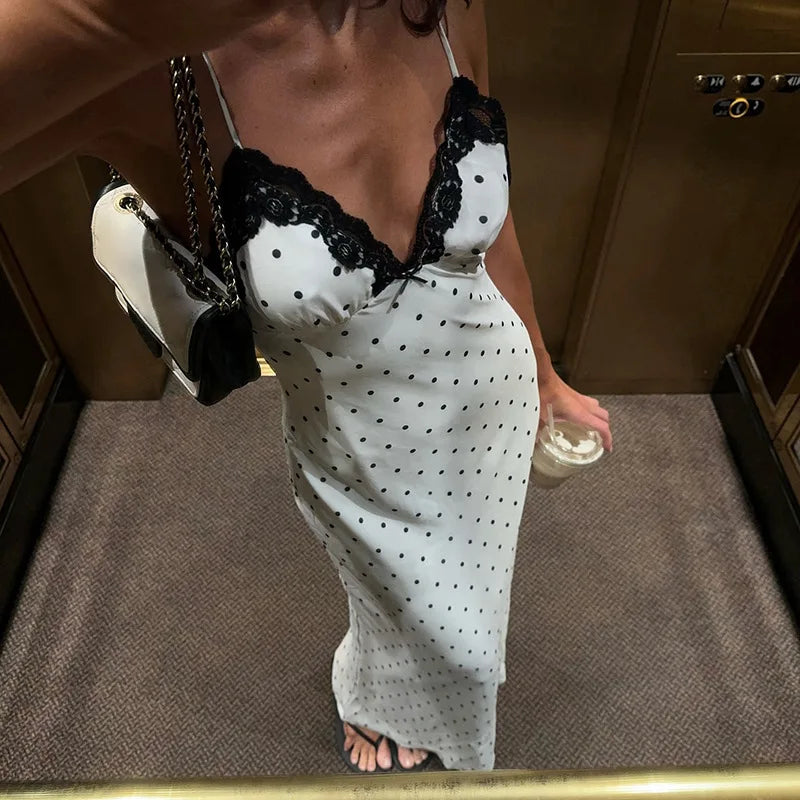 Vestido largo con cuello en V y encaje