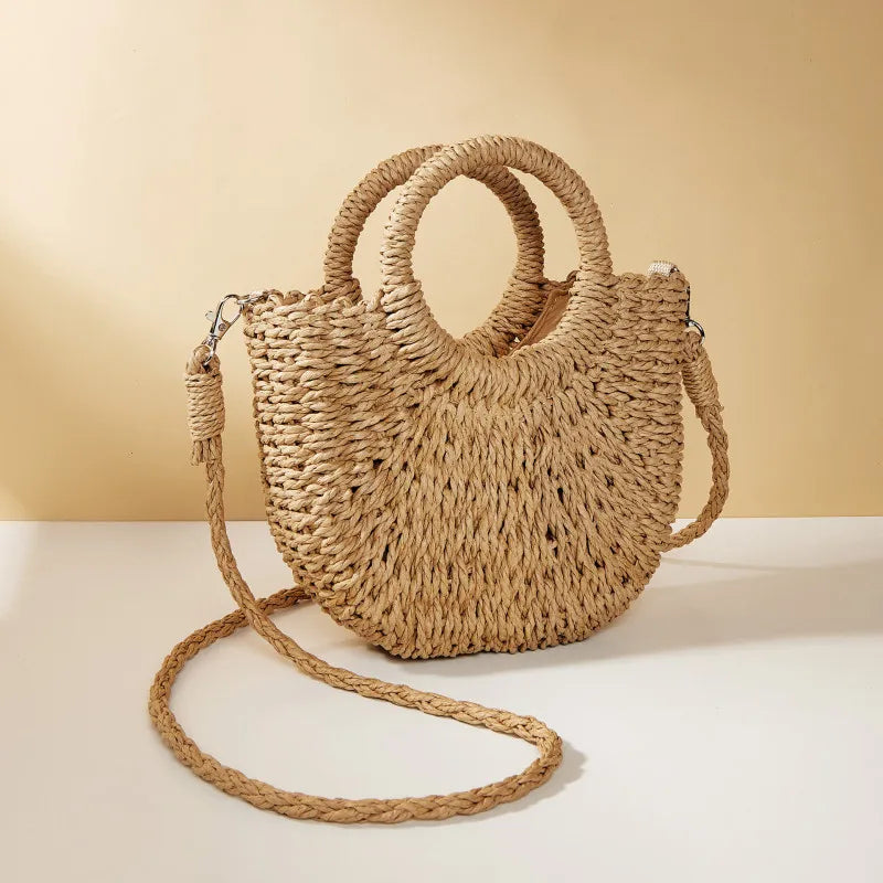 Bolso bandolera de mimbre y ratán con forma de media luna