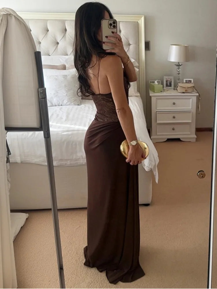 Vestido largo de encaje con un solo hombro