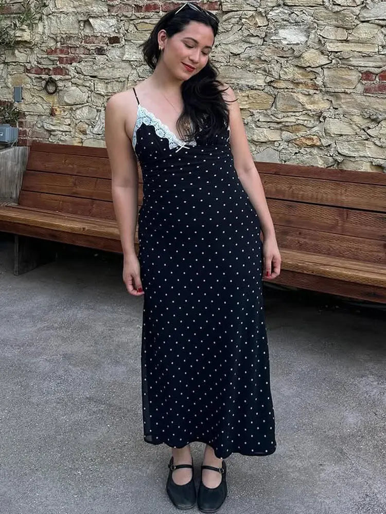 Vestido largo con cuello en V y encaje